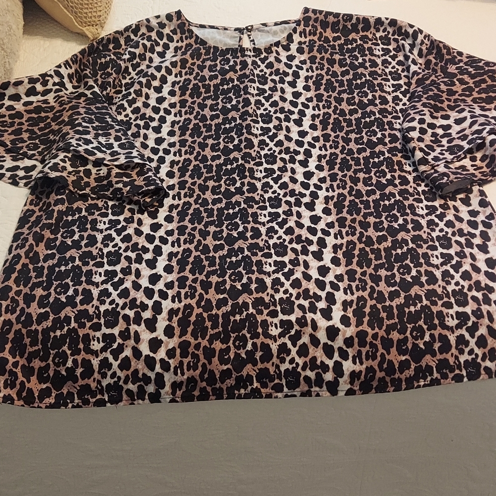 Cheetah print ruffle sleeve top